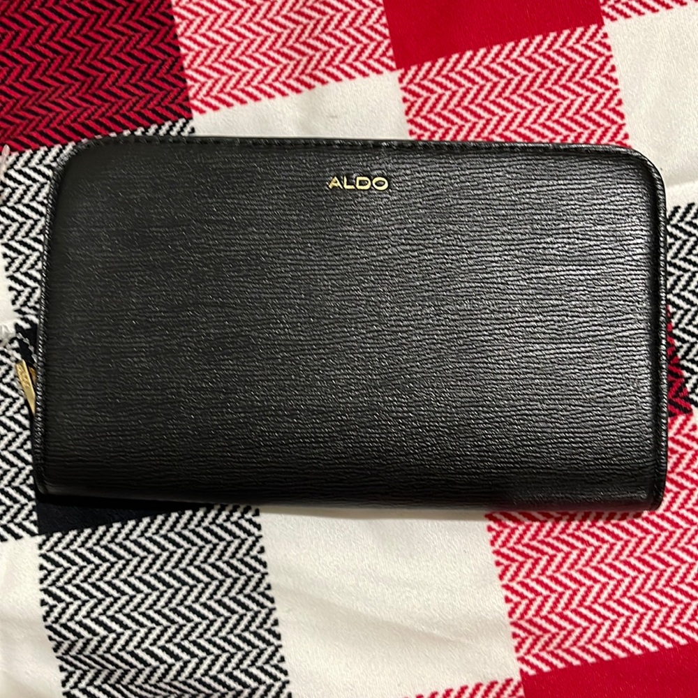 Brand new Aldo zipper wallet